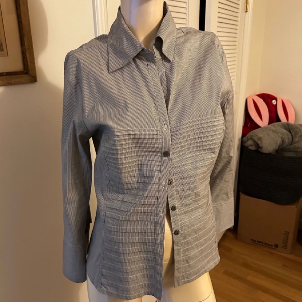 Styled blouse - Picture 2 of 5